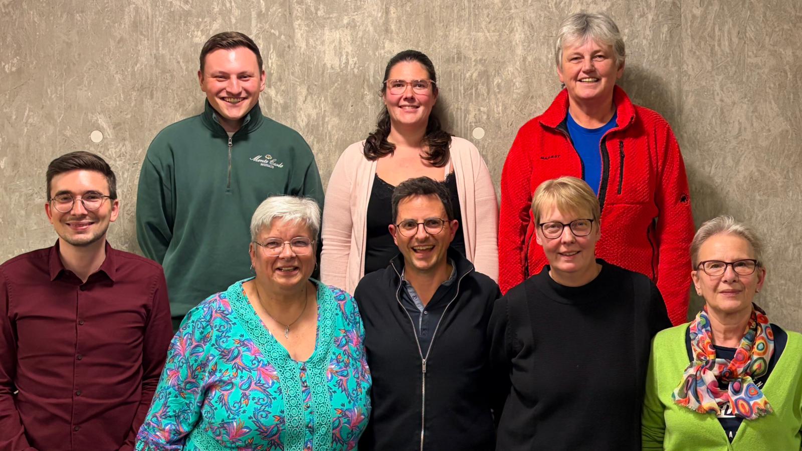 von Links Vorne: Philipp Rohe, Sylvia Weber, Tim Theobald, Doreen Witt, Heike Veit. von Links Hinten: Joshua Frenz, Svenja Petry, Michaela Scheitinger